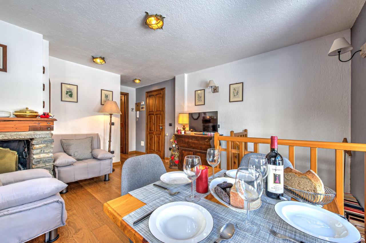 Casa Julie - Accogliente Rifugio Nella Quiete - Cour 0157 Appartement Courmayeur Buitenkant foto