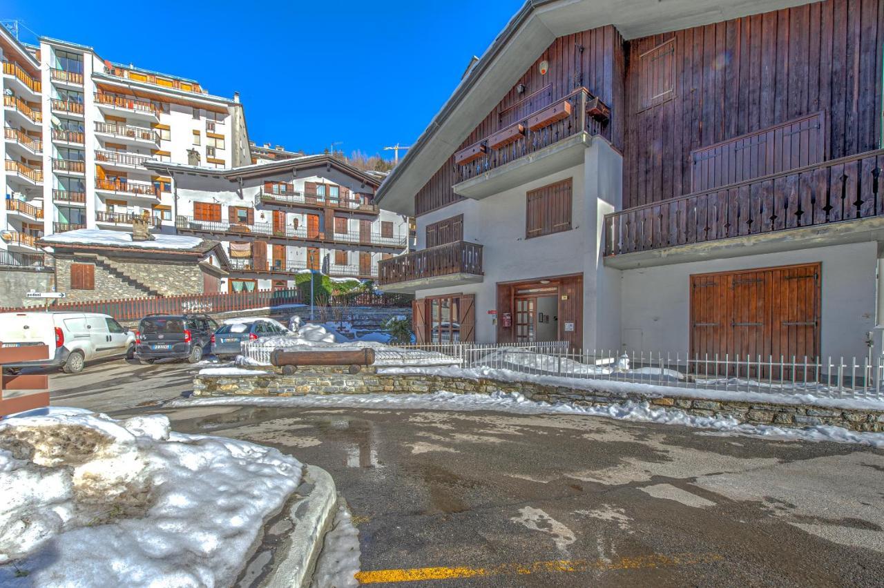 Casa Julie - Accogliente Rifugio Nella Quiete - Cour 0157 Appartement Courmayeur Buitenkant foto