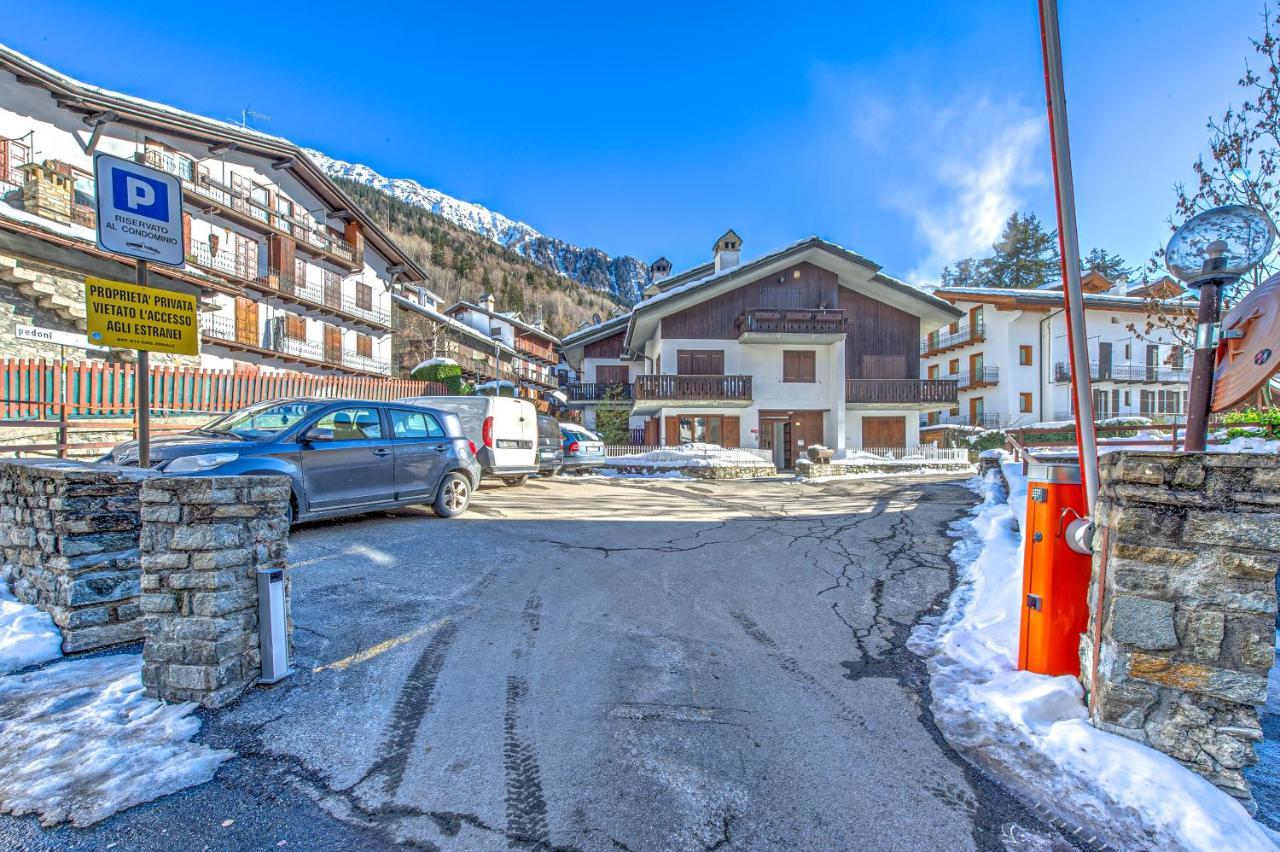 Casa Julie - Accogliente Rifugio Nella Quiete - Cour 0157 Appartement Courmayeur Buitenkant foto